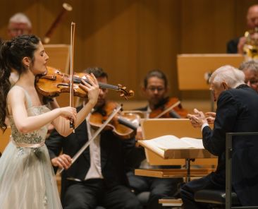 Konzert der Dresdner Musikfestspiele vom Chamber Orchestra of Europe unter Dirigent Herbert Blomstedt und mit der Violinistin Maria Duenas am 28.05.2023 im Kulturpalast . Foto: Oliver Killig