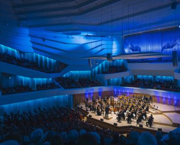 Sonderkonzert Saechsische Staatskapelle Dresden mit „ Natur pur „ unter Chefdirigent Daniele Gatti und Saenger Markus Werba am 06.02.2025 im Kulturpalast .  Foto: Oliver Killig