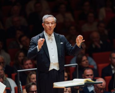 Eroeffnung und Konzert der Dresdner Musikfestspiele am 19.05.2025 im Kulturpalast mit Intendant Jan Vogler , Diriigent Fabio Luisi und dem NHK SYMPHONY ORCHESTRA . Foto: Oliver Killig