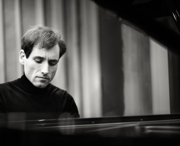 Boris Giltburg - Photo Sasha Gusov (provided by Intermusica)