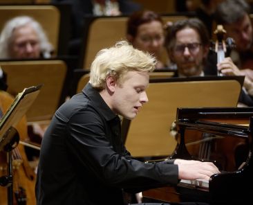 FESTIVALDEBÜT DER SUPERLATIVE
MALOFEEV — ROTTERDAMS PHILHARMONISCH ORKEST — SHANI. Konzert im Rahmen der Dresdner Musikfestspiele im Kulturpalast Dresden. 02.06.2026. Foto: Stephan Floss