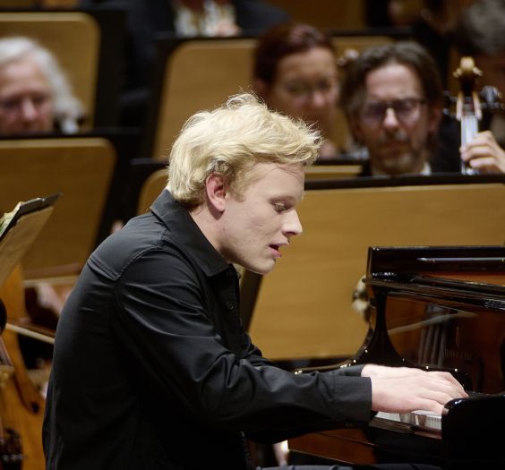 FESTIVALDEBÜT DER SUPERLATIVE
MALOFEEV — ROTTERDAMS PHILHARMONISCH ORKEST — SHANI. Konzert im Rahmen der Dresdner Musikfestspiele im Kulturpalast Dresden. 02.06.2026. Foto: Stephan Floss