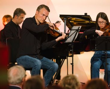 Konzert „ Klangvolles Musikabenteuer „ der Dresdner Musikfestspiele mit Omer Meir Wellber und Blaues Ensemble von Philharmonisches Staatsorchester Hamburg am 10.06.2026 in Militaerhistorisches Museum der Bundeswehr in Dresden . Foto: Oliver Killig